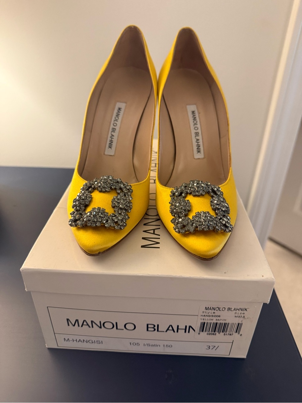 Manolo Blahnik Yellow Satin Hangisi Crystal Pump size 37.5 (US 7.5) - Picture 6 of 7